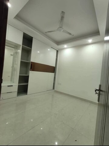 Room in 3 BHK Builder Floor at Saket – for Rent