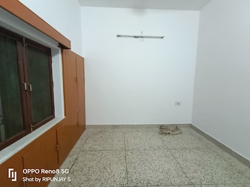 Room in 2 BHK Independent House at Gomti Nagar – for Rent