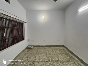 Room in 2 BHK Independent House at Gomti Nagar – for Rent