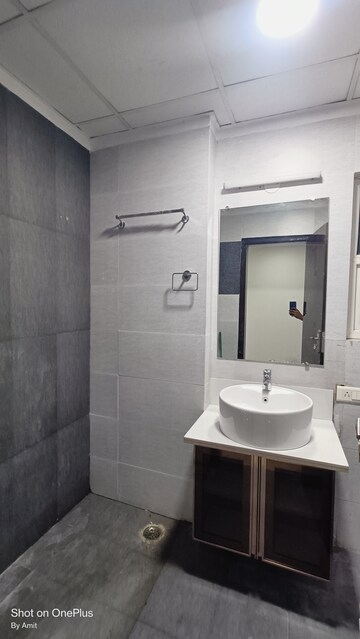 Bathroom in 3 BHK Apartment at Omaxe Twin Towers, Sector 50 – for Rent