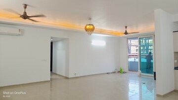 Room in 3 BHK Apartment at Omaxe Twin Towers, Sector 50 – for Rent
