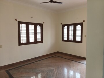 Room in 3 BHK Builder Floor at Deccan Manor, New Bel Road – for Rent