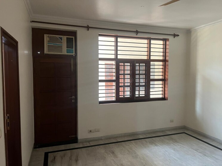 Room, sector 21d 4 Bedroom 160 Sq.Yd. Independent House In Sector 21d Faridabad 8425380