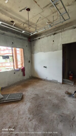 Room in 3 BHK Independent House at Jankipuram Extension – for Sale