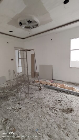 Room in 3 BHK Independent House at Jankipuram Extension – for Sale