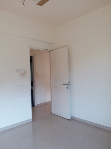 Room in 2 BHK Apartment at Kalpataru Hills, Manpada – for Rent