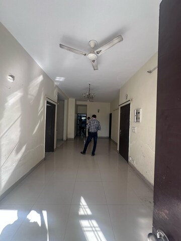 Building Lobby in 3 BHK Builder Floor at ROF Portico, Sector 43 – for Rent
