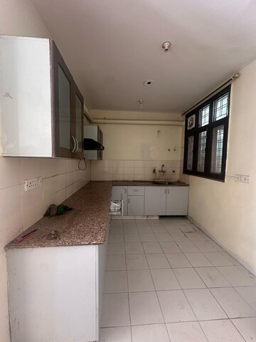 Kitchen in 3 BHK Builder Floor at ROF Portico, Sector 43 – for Rent