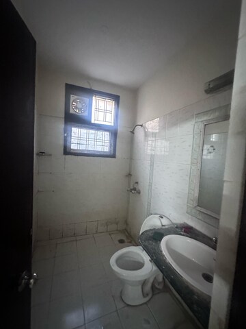 Bathroom in 3 BHK Builder Floor at ROF Portico, Sector 43 – for Rent