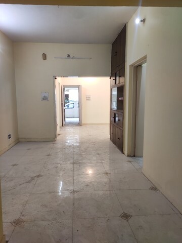 Room in 3.5 BHK Independent House at Nishat Ganj – for Rent