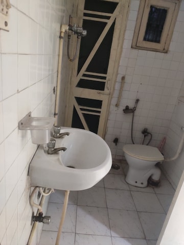Bathroom in 3.5 BHK Independent House at Nishat Ganj – for Rent