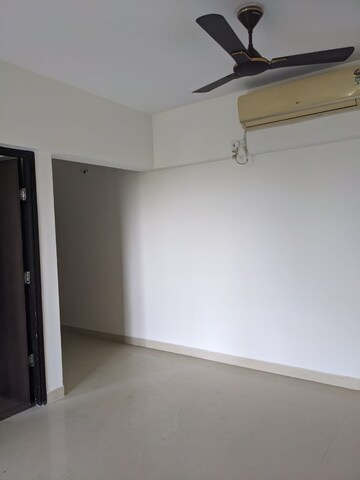 Room in 3 BHK Apartment at Lodha Splendora, Ghodbunder Road – for Rent