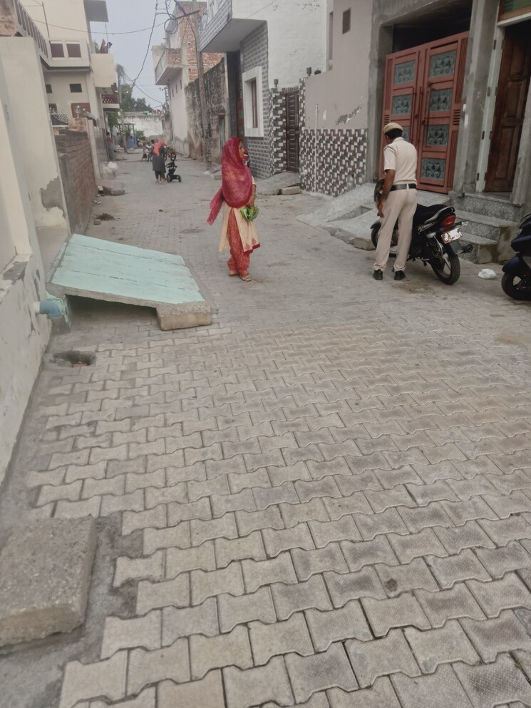  Parking, model town 4 Bedroom 72 Sq.Yd. Villa In Model Town Panipat 8425655