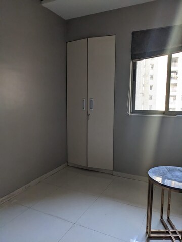 Room in 2.5 BHK Apartment at Platinum CHS, Waghbil – for Rent