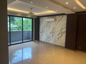 Room in 4 BHK Builder Floor at DLF Atria, Dlf Phase ii – for Rent