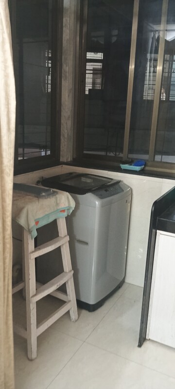 Master Bedroom in 1 BHK Apartment at Vile Parle East – for Rent