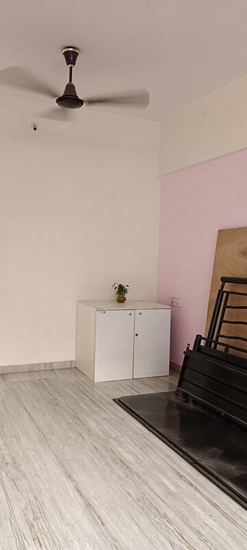 Room in 1 BHK Apartment at Aakar Apartments, Goregaon East – for Rent