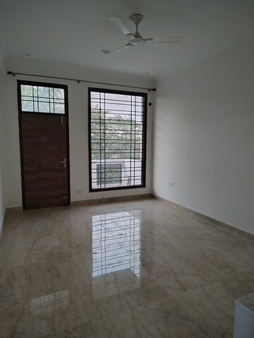 Room in 2 BHK Builder Floor at Sai Homes Sector 49, Sector 49 – for Rent