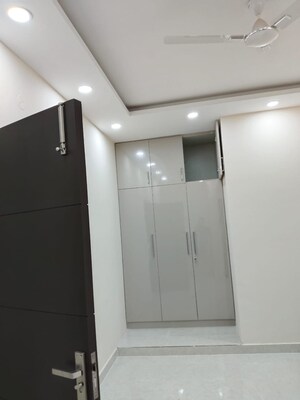 Room in 4 BHK Apartment at Vasant Kunj – for Sale