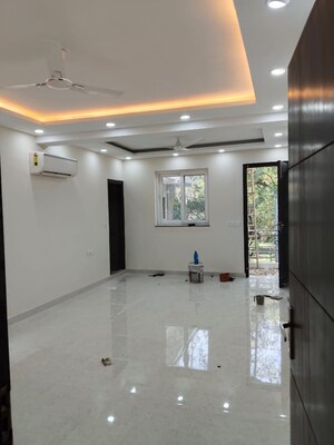 Room in 4 BHK Apartment at Vasant Kunj – for Sale