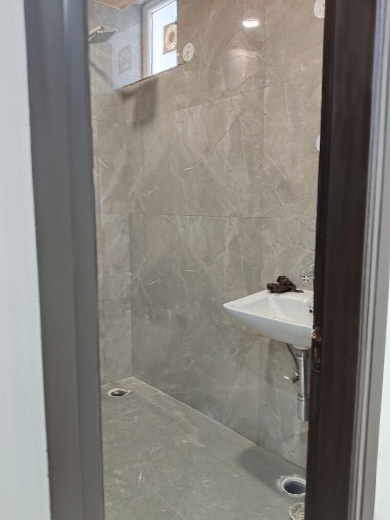 Bathroom, vasant kunj 4 Bedroom 1800 Sq.Ft. Apartment In Vasant Kunj Delhi 8425780