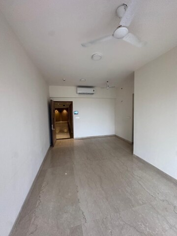 Room in 2 BHK Apartment at Lodha Primo, Parel – for Rent