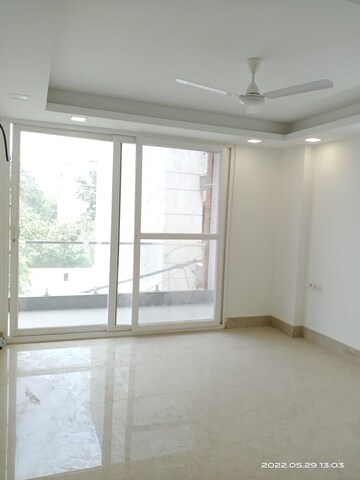 Room in 5 BHK Apartment at Vasant Kunj – for Sale