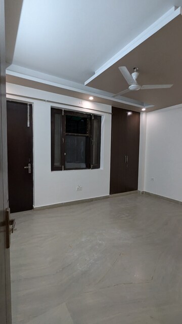 Room in 4 BHK Builder Floor at Sector 43 – for Rent