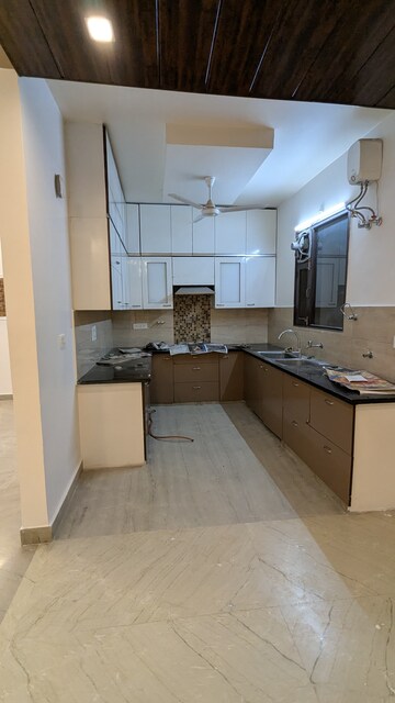 Kitchen in 4 BHK Builder Floor at Sector 43 – for Rent