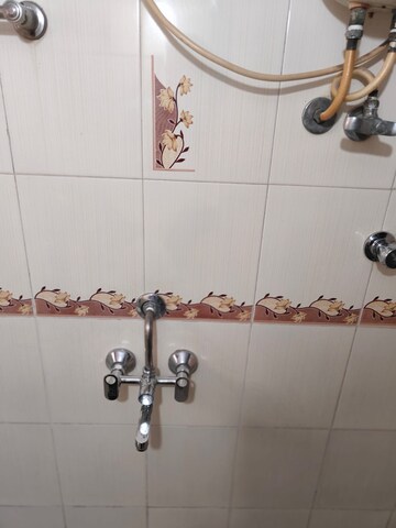 Furnished Amenities in 2 BHK Apartment at Kurla Rose Apartment CHS, Lbs Marg – for Rent