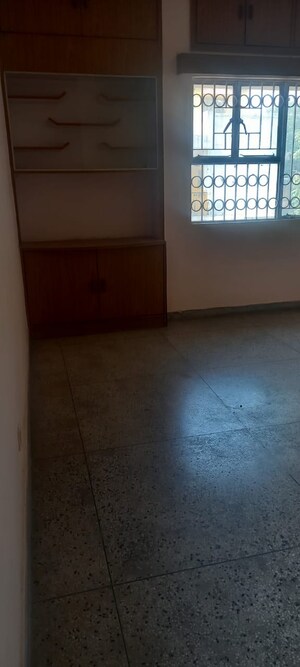 Room in 3 BHK Apartment at Vasant Kunj – for Sale