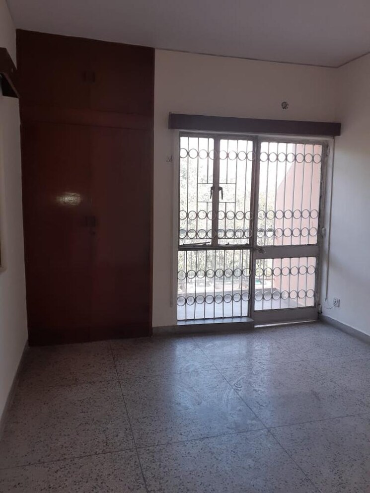 Room, vasant kunj 3 Bedroom 1400 Sq.Ft. Apartment In Vasant Kunj Delhi 8425887