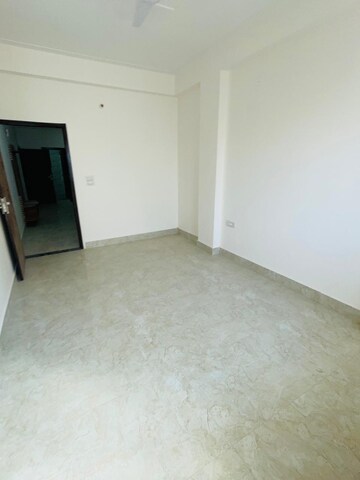 Room in 1 BHK Builder Floor at Sector 23a – for Rent