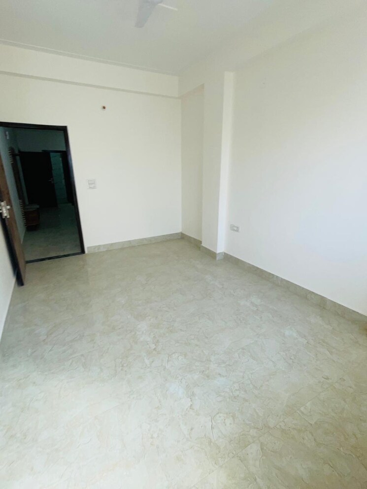 Room, sector 23a 1 Bedroom 430 Sq.Ft. Builder Floor In Sector 23a Gurgaon 8425920