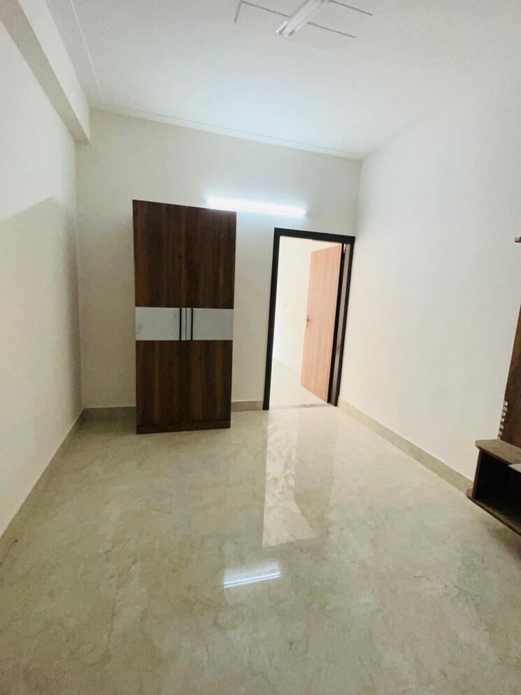 Room, sector 23a 1 Bedroom 430 Sq.Ft. Builder Floor In Sector 23a Gurgaon 8425920