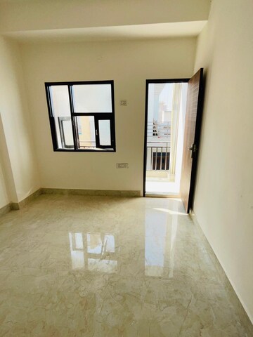 Room in 1 BHK Builder Floor at Sector 23a – for Rent