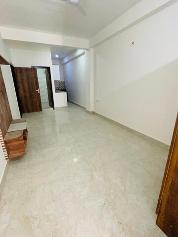 Room in 1 BHK Builder Floor at Sector 23a – for Rent