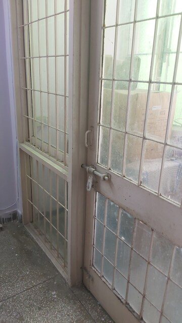 Balcony in 1 RK Apartment at Mayur Vihar – for Rent