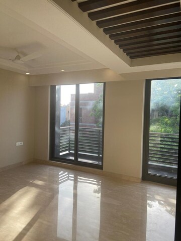 Room in 4 BHK Builder Floor at Vasant Vihar – for Rent