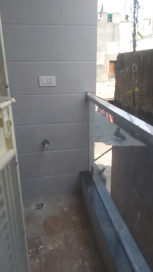 Furnished Amenities in 3.5 BHK Builder Floor at Mayur Vihar – for Sale