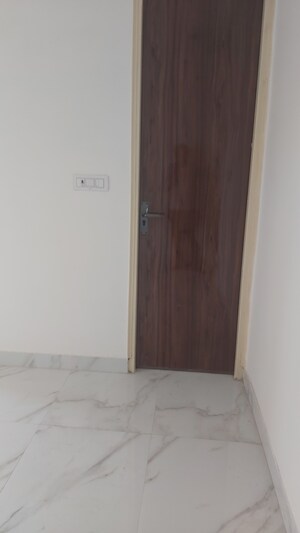Room in 3.5 BHK Builder Floor at Mayur Vihar – for Sale
