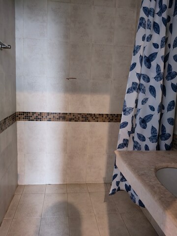 Bathroom in 3 BHK Apartment at Group Seven Rushi Heights, Goregaon East – for Rent