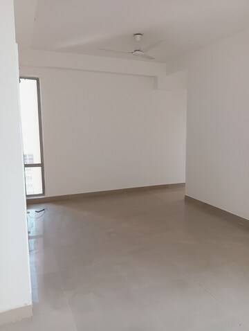 Room in 3 BHK Apartment at Pioneer Park Phase 1, Sector 61 – for Rent