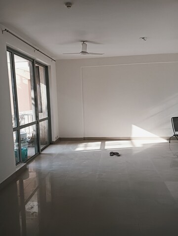 Room in 3 BHK Apartment at Pioneer Park Phase 1, Sector 61 – for Rent