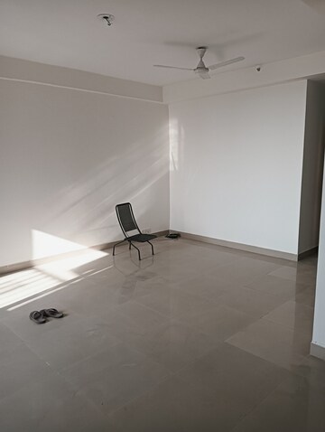 Room in 3 BHK Apartment at Pioneer Park Phase 1, Sector 61 – for Rent
