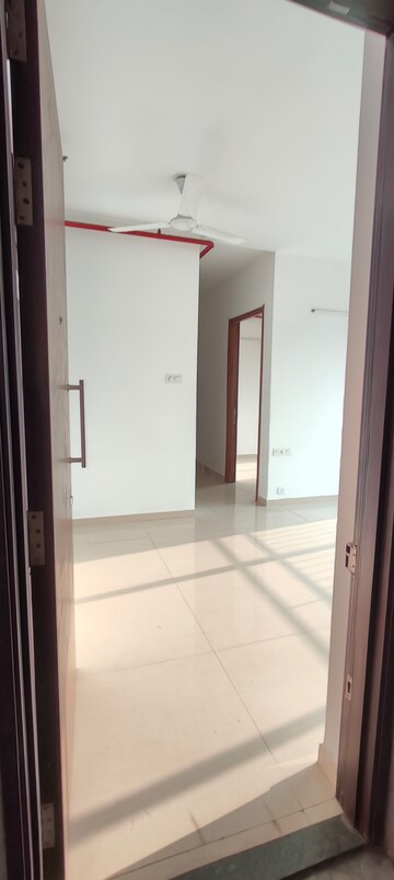 2 BHK Apartment For Rent in Kalpataru Immensa, Kolshet Road