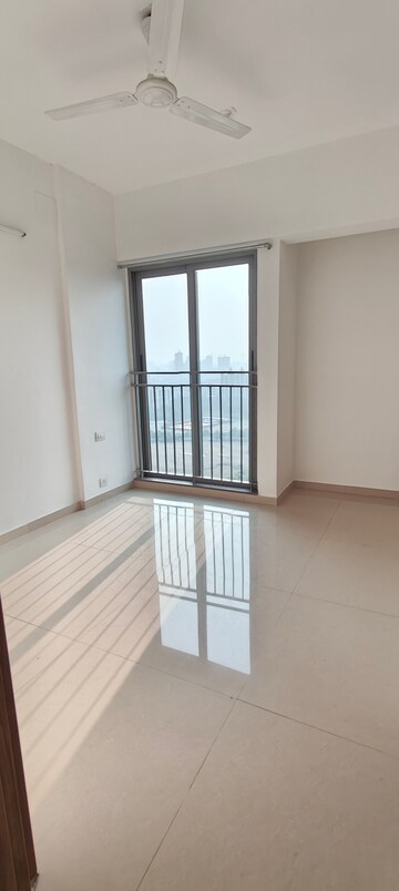 Room in 2 BHK Apartment at Kalpataru Immensa, Kolshet Road – for Rent