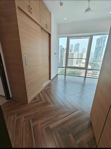 Room in 2 BHK Apartment at Lodha Vista, Lower Parel – for Rent