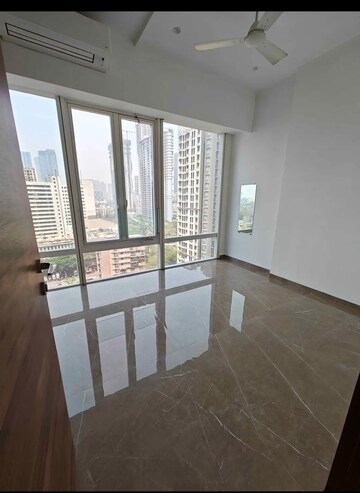 Room in 2 BHK Apartment at Lodha Vista, Lower Parel – for Rent