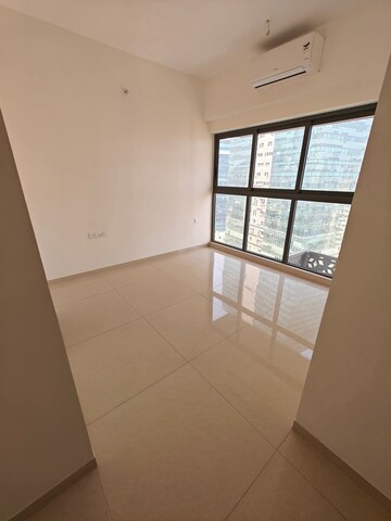 Room in 2 BHK Apartment at Lodha Vista, Lower Parel – for Rent